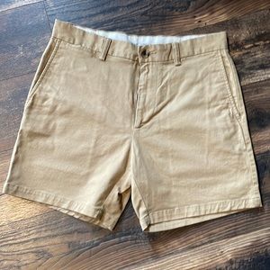 30 in Old Navy Khaki shorts